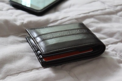 Medical Bills To Torn Notes, Keep These Things Out Of Your Purse To Avoid Financial Woes