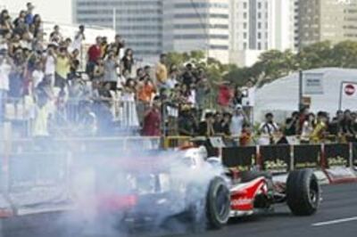 Singapore F1circuit tests floodlights for night race