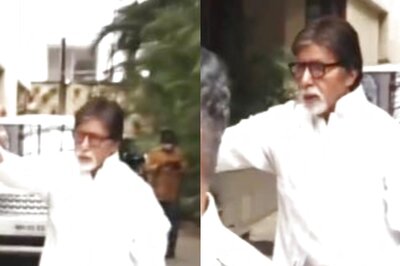 Amitabh Bachchan Greets Fans Gathered Outside Jalsa on His 79th Birthday
