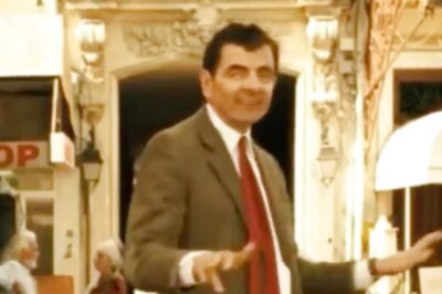 Mr Bean Grooves to Lata Mangeshkar's 'Mera Dil Ye Pukare Aaja' Song in Hilarious Edit