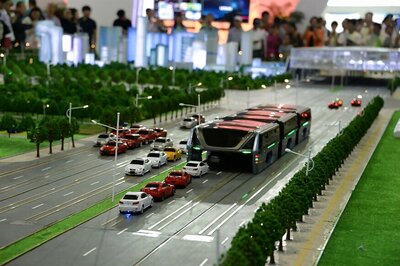 China Tests Straddle Bus Which Allows Cars to Pass Beneath