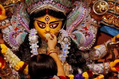 Bengal CM Mamata's 'Idol' to Share Space with Durga in Kolkata Pandal