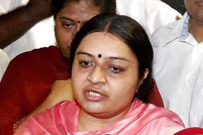 Jayalalithaa's Poes Garden Residence Raided by I-T Officials, TTV Claims Vendetta