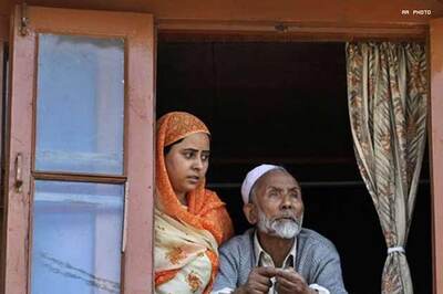 Curfew extended to all major towns of Kashmir