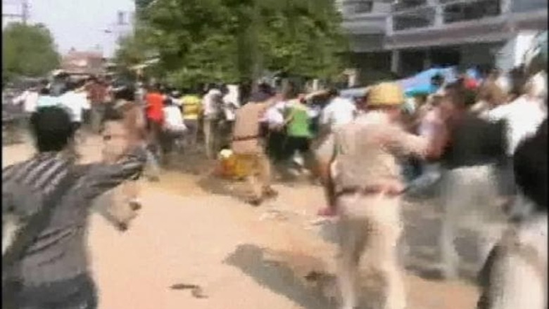 Police baton charge Kanpur protesters, 10 hurt