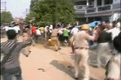 Police baton charge Kanpur protesters, 10 hurt