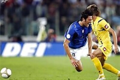 Italy back on track, beat Ukraine 2-0