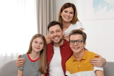 Kids Of Attractive Parents Likely To Earn More Than Those From Average-looking Families: Study