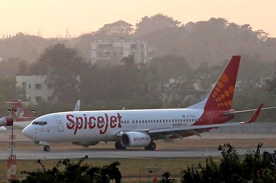 DGCA Suspends 2 SpiceJet Pilots for Damaging Runway Lights While Landing at Mangaluru Airport