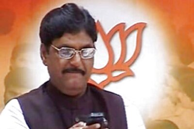Five supporters of Munde held for assault on chopper pilot