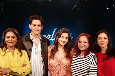 Alia Bhatt Radiates Pregnancy Glow as She Promotes Darlings With Shefali Shah, Vijay Varma