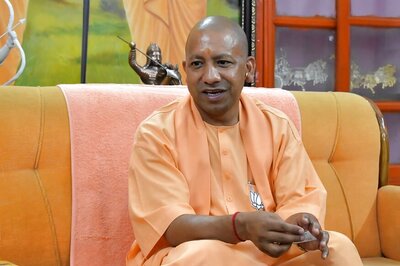 As Bapu Said, Hindi Desh ki Bindi Hai: Yogi Adityanath Backs Amit Shah on Hindi as Uniting Force