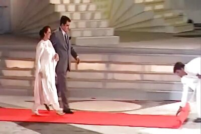Watch: When Shah Rukh Khan Rolled Out Red Carpet for Dilip Kumar