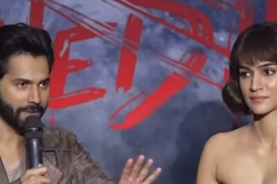 Varun Dhawan Talks About Indian Films With 'Cringeworthy' VFX, Kriti Sanon Smiles Awkwardly