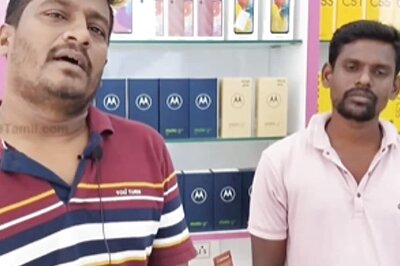 Mobile Shop Owner Talks About The Best-Selling Smart Phones In 2023 And 2024