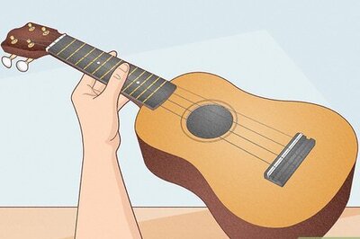 Easy Ways to Paint a Ukulele with Acrylic Paint