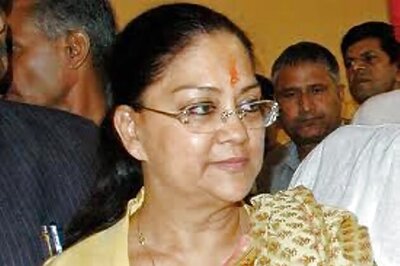 Vasundhara Raje stops motorcade to attend to accident victims