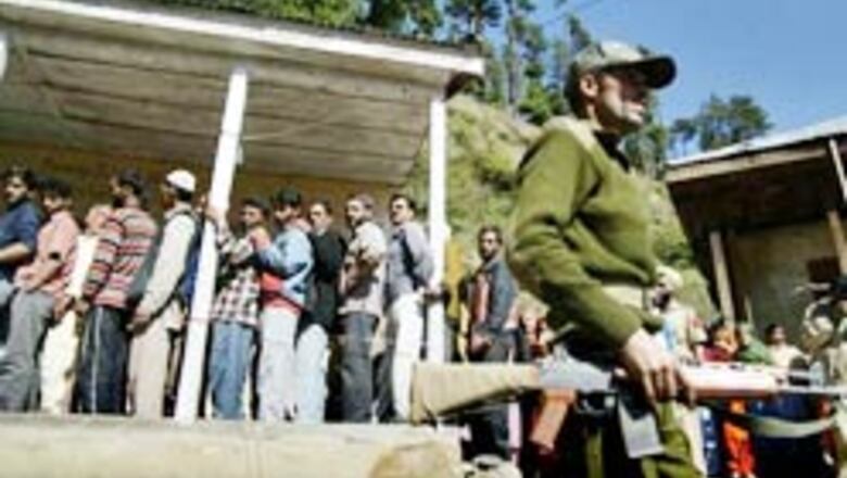 20 hurt in Kashmir grenade attack