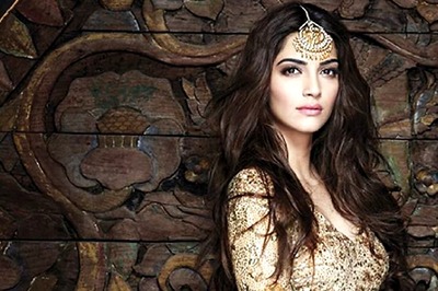 Sonam Kapoor Puts On An Elegant Display In This Abu Jani Sandeep Khosla Ensemble