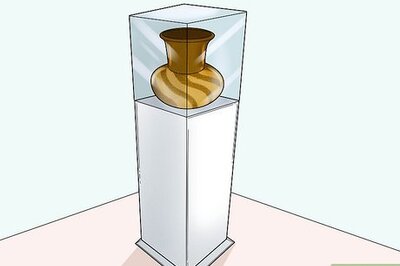 How to Display Museum Objects