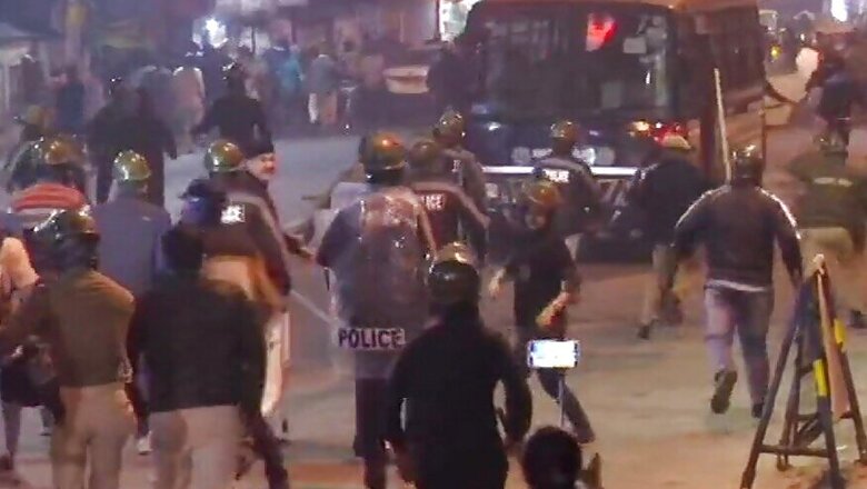 Kolkata Police Baton Charge BJP Activists, JU Students During Rally Against JNU Violence