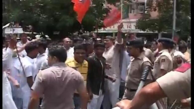 Railway bribery: BJP protests against CBI DIG