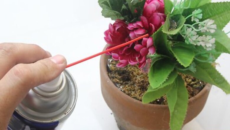 How to Clean Plastic Plants