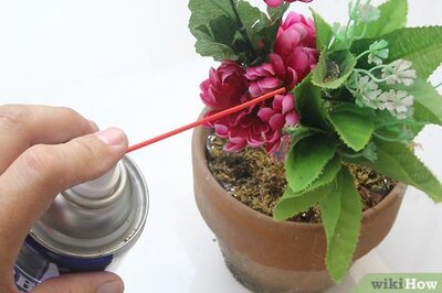 How to Clean Plastic Plants
