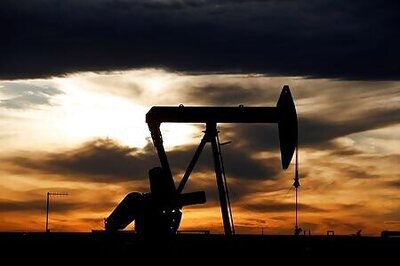Oil prices inch lower on demand pessimism, growing supply
