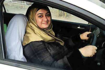 Meet Dr Sharmeen, The First Woman Driver to Take Part in Kashmir’s Snow Car Rally