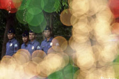 Asian leaders gatecrash wedding