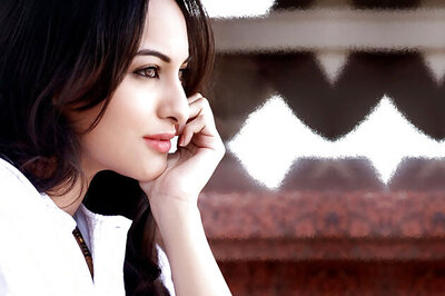 Would love to work with George Clooney, Brad Pitt: Sonakshi Sinha