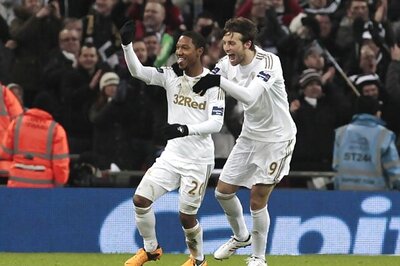 Swansea thrash Bradford 5-0 to win first major trophy