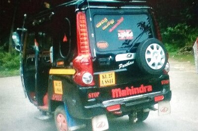 Anand Mahindra Gifts Mini Truck to This Rickshaw Driver Who Modified His Auto Like a Scorpio