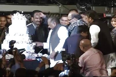 Mulayam birthday bash: Rahman performs, Lalu conspicuous by absence