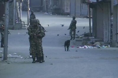 Pakistan Journalists Carrying Medicines & Food for Kashmiris Stopped from Crossing LoC in PoK
