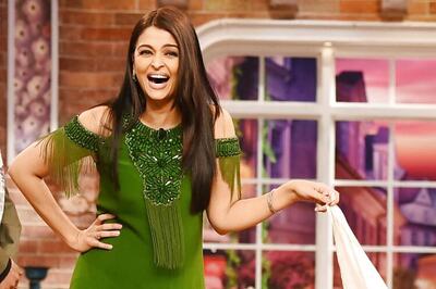 Look of the day: Aishwarya Rai flaunts her sylph-like figure in a green dress as she promotes 'Jazbaa' on 'Comedy Nights With Kapil'