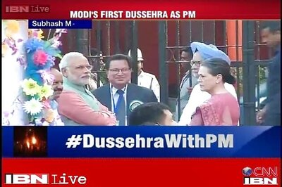 PM shares stage at Ravan Dahan with Manmohan, Sonia