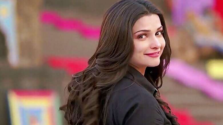 KBC 6: Prachi Desai praises Amitabh Bachchan