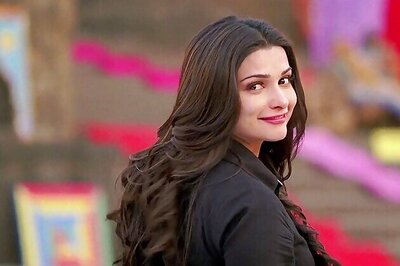 KBC 6: Prachi Desai praises Amitabh Bachchan