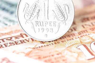 Rupee Bounces Back by 25 Paise to Close at 82.75 Against US Dollar
