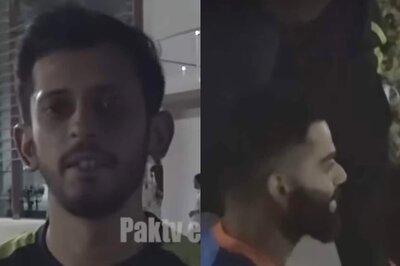 WATCH: Virat Kohli Made This Pakistani Fan's Day With a Pic Ahead of Asia Cup 2022