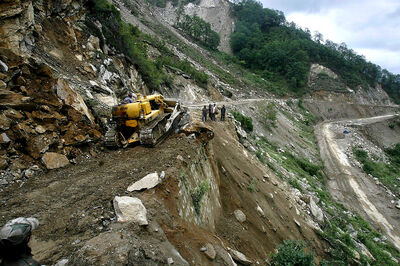 Landslides Block Srinagar-Jammu National Highway