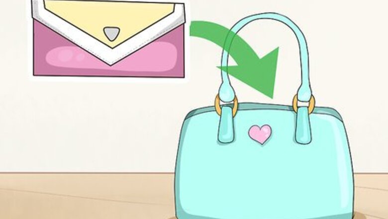 How to Pack Your Everyday Purse (Teen Girls)