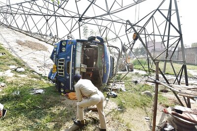 6 Killed, 40 Injured After Bus Carrying Pilgrims Collides With Truck in UP