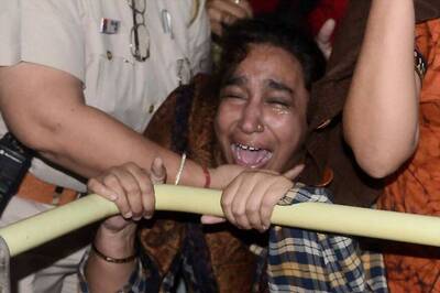 Delhi Police Disperse JNU Protest, Detain Missing Student's Mother