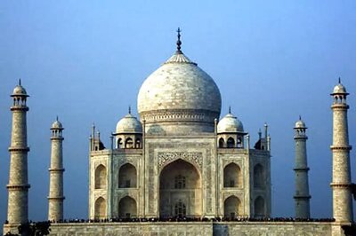 Lawyers demanding HC bench in Agra fail to 'gherao' Taj Mahal