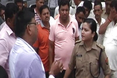 UP Woman Police Officer Stands up To Bullying by BJP Workers