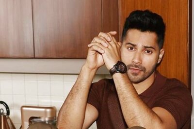 Malaika Arora's Father Passes Away: Varun Dhawan Slams Paps' Behaviour, Calls Them 'Insensitive'