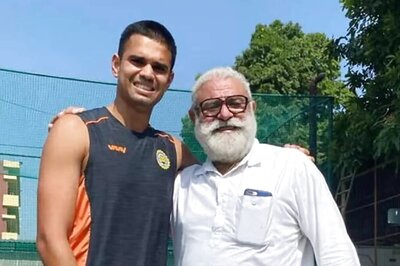 'Don't Ruin His Life': Netizens Warn Arjun Tendulkar on Being Coached by Yograj Singh After His Latest Outburst